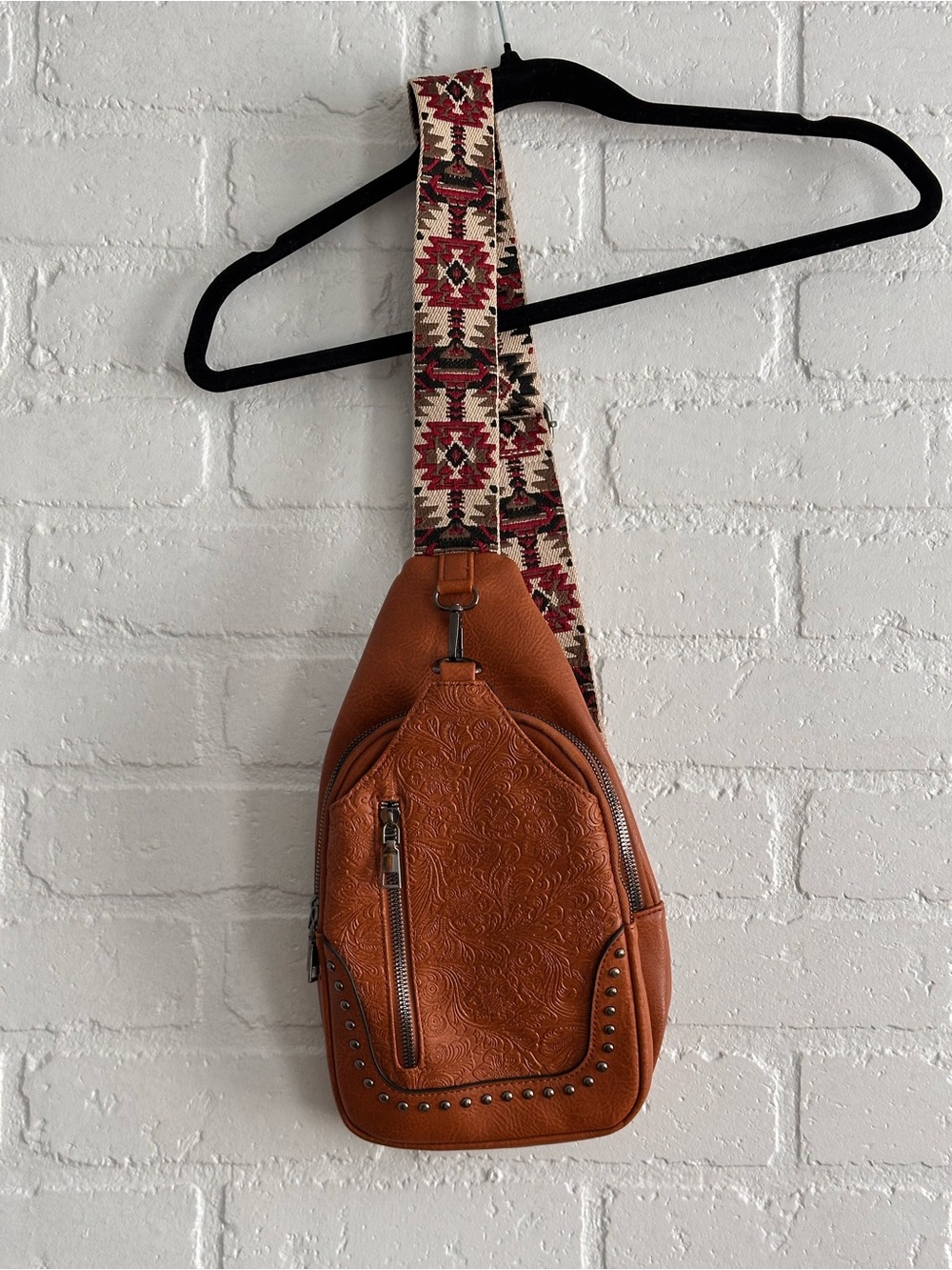 Brown leather crossbody bag with Aztec strap #boho #festival
